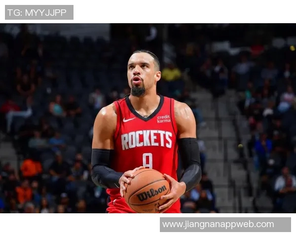 布克称赞狄龙拼搏精神伤愈期间曾关心他是否值得如此努力